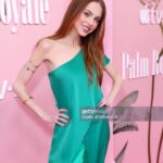 Anne Winters Instagram – Not me basically walking hand in hand with my comedy idol Kristen Wiig last nite #thepalmroyale premiere 🌴👯‍♀️😂 

oh and can we PLS make every “red” carpet PINK pls 🩷🙏🏼 K THX BYE 💋💋