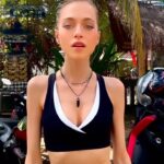 Anne Winters Instagram - Dance it out. Shake it off. And give a hug 🤗