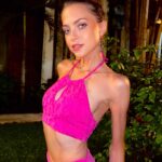 Anne Winters Instagram - 🌧️🌈🩷☮️🧘🏼‍♀️