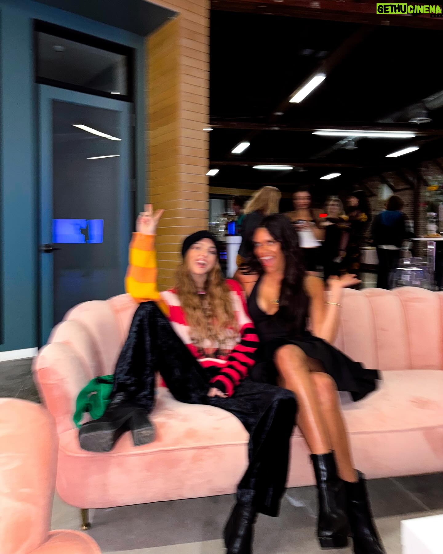 Anne Winters Instagram - Things that made me happy last nite: - beautiful sunsets ๐
- supporting friends ๐ฉท - being present in the moment๐ค๐ผ Check out @justina.justina new podcast @jsykpodcast // @peta ๐พ๐๐ค