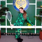 Anne Winters Instagram - 🍏⛳️🎾🐢🫰🏻 #applesneverfall @peacock
