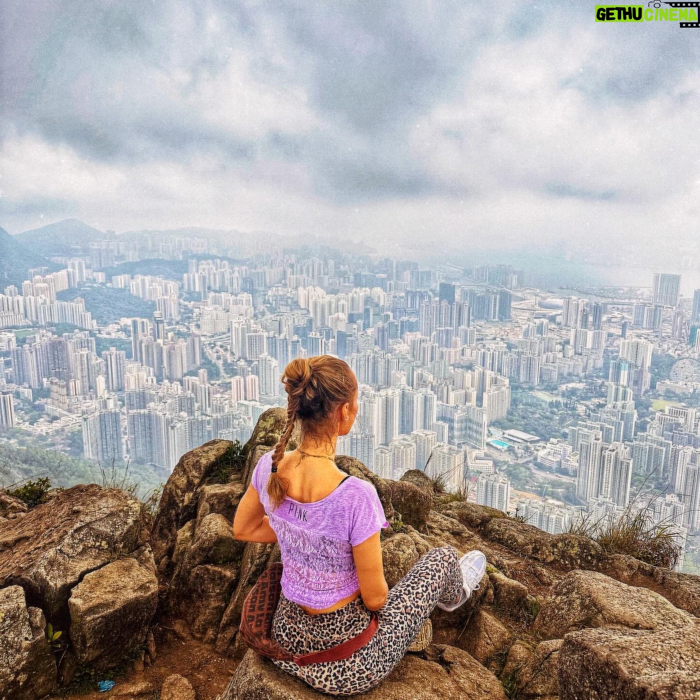 Annemarie Carpendale Instagram - 我愛你, ♥️U, Hong Kong 🫶🏽⚡️❤️🔥 #newadventure #loveinthecity #annieway #anniehow #lionrock #hike #hongkong🇭🇰 #skyisthelimit ☁️
