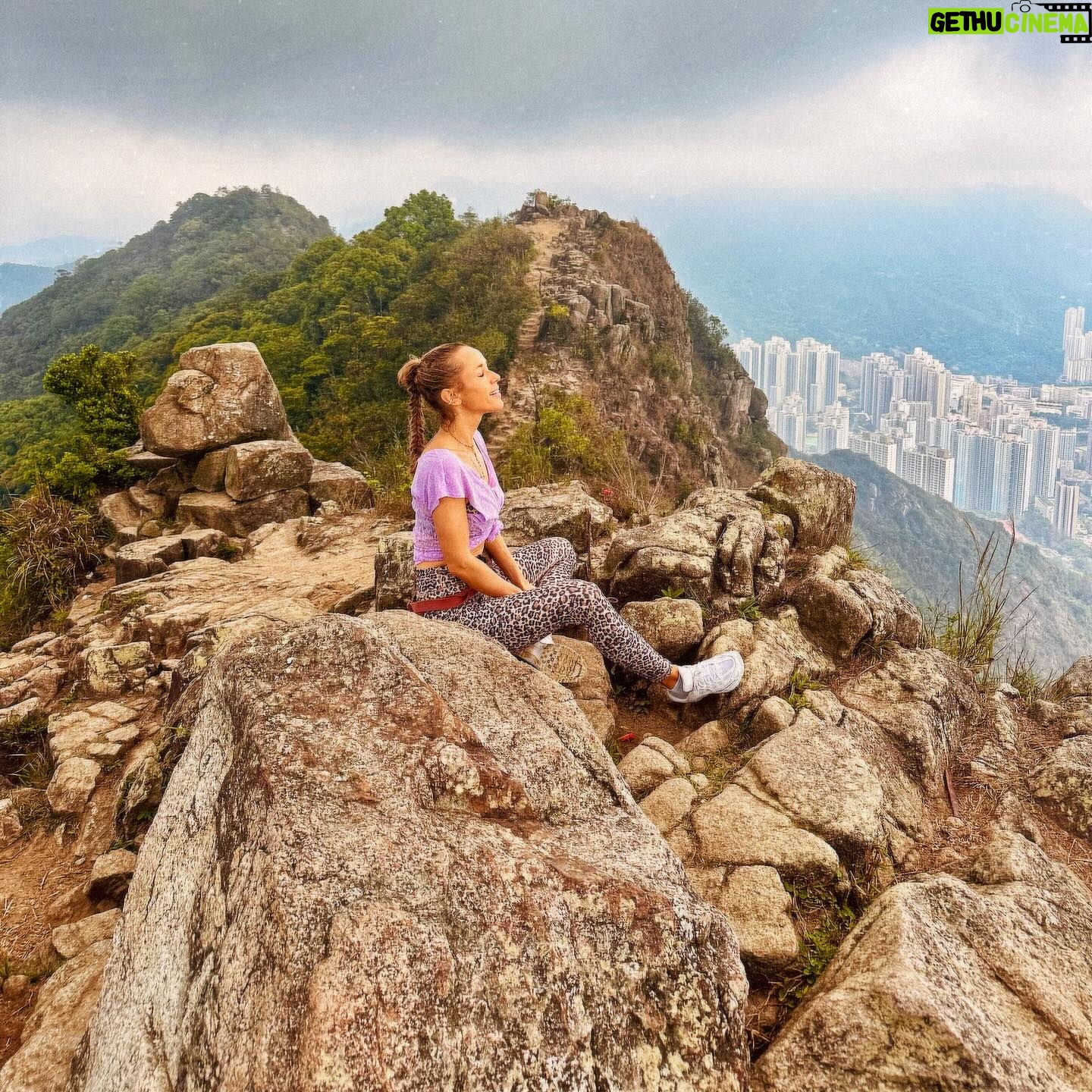 Annemarie Carpendale Instagram - 我愛你, ♥️U, Hong Kong 🫶🏽⚡️❤️🔥 #newadventure #loveinthecity #annieway #anniehow #lionrock #hike #hongkong🇭🇰 #skyisthelimit ☁️