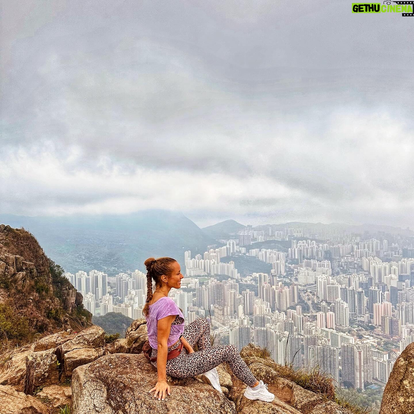 Annemarie Carpendale Instagram - 我愛你, ♥️U, Hong Kong 🫶🏽⚡️❤️🔥 #newadventure #loveinthecity #annieway #anniehow #lionrock #hike #hongkong🇭🇰 #skyisthelimit ☁️