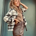 Annemarie Carpendale Instagram - same same but different 🤎⚡️🫶🏽✨🪐🌞 #expressyourself #loveyourself #annieway #anniehow #abouttoday #workandplay #curlybabe