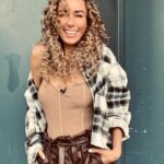 Annemarie Carpendale Instagram - same same but different 🤎⚡️🫶🏽✨🪐🌞 #expressyourself #loveyourself #annieway #anniehow #abouttoday #workandplay #curlybabe
