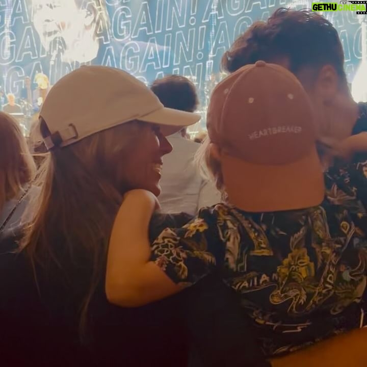 Annemarie Carpendale Instagram - letβs do it again π€π«Άπ½πͺπ« #whatsnight #friendslove #bettertogether #wearefamily #annieway #anniehow #happycookies #howardcarpendale #schwiegerdad #proud #love #admiration #thankfull π«Άπ½ π₯ @su_wagner π€