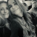 Annemarie Carpendale Instagram - let‘s do it again 🖤🫶🏽🪐💫 #whatsnight #friendslove #bettertogether #wearefamily #annieway #anniehow #happycookies #howardcarpendale #schwiegerdad #proud #love #admiration #thankfull 🫶🏽 🎥 @su_wagner 🖤