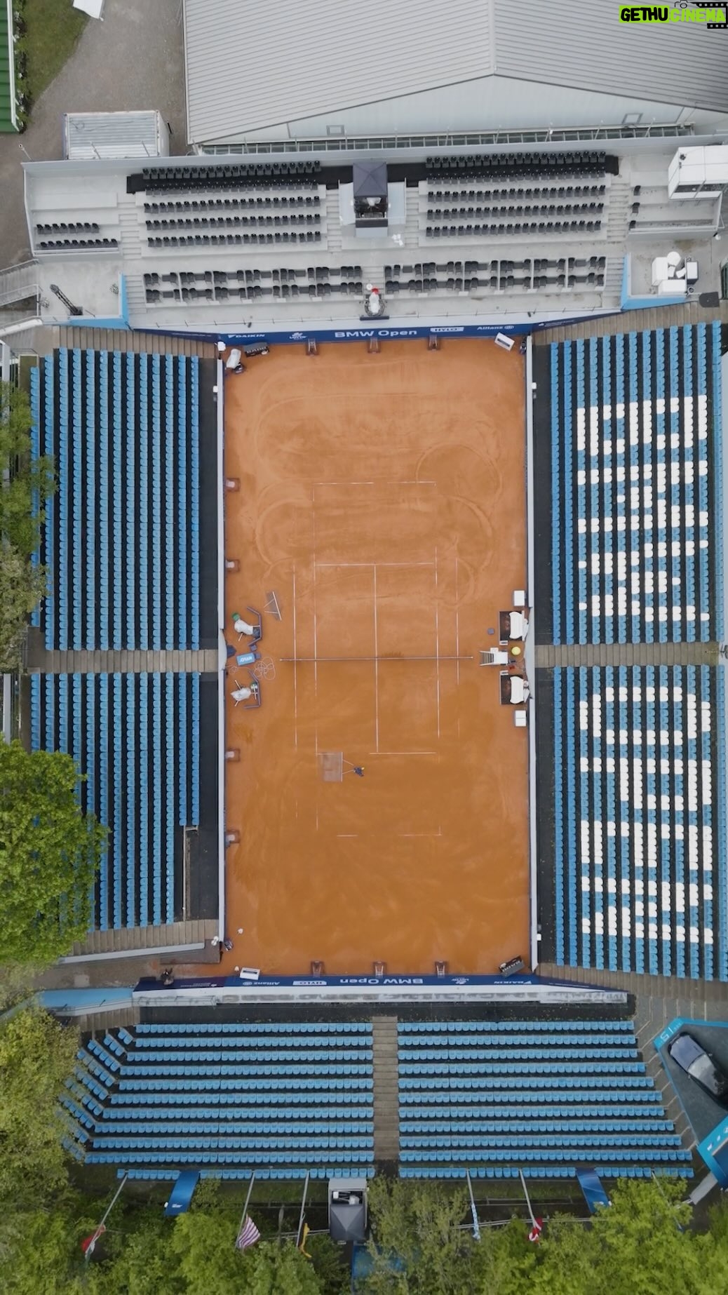 Annemarie Carpendale Instagram - THIS IS MUNICH. THIS IS TENNIS. THIS IS BMW OPEN 2024. Zusammen mit @annie_carpendale blicken wir hinter die Kulissen der @bmwopen und zeigen die stillen Helden, die dieses Turnier zu etwas Besonderem machen - unsere Open Heroes 🎾💫 Mehr von unseren Open Heroes gibt es in der ausführlichen Version auf YouTube! Link in Bio. 🔗✨ #BMWOpen #BMW #BMWDeutschland #OpenHeroes #BehindTheScenes #munich #atp #tennis