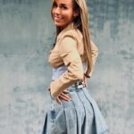 Annemarie Carpendale Instagram - …bäck!👅💥🌸🌞🦋 📺🦄⚡️🫶🏽 What‘s your fav this week so far?! #takethis #workandplay #favouritethingtodo #taff #annieway #anniehow #tvthisweek
