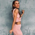 Annemarie Carpendale Instagram - …bäck!👅💥🌸🌞🦋 📺🦄⚡️🫶🏽 What‘s your fav this week so far?! #takethis #workandplay #favouritethingtodo #taff #annieway #anniehow #tvthisweek