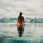 Annemarie Carpendale Instagram - bye for now ☁️🌇🫶🏽🌪️👋🏽 #hongkong #cloudyday #cloudymood #theend #annieway #annieway #blurylines PS: wer findet den Fehler🩱??