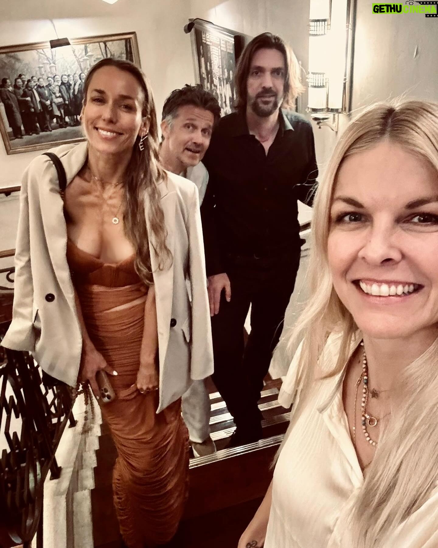 Annemarie Carpendale Instagram - more Hong Kong, please π¦π«π¦π₯Ί #hollywoodroadhk #thechinaclub #friends #hongkong #myday #happyme #annieway #anniehow #ζη±δ½ π«Άπ½