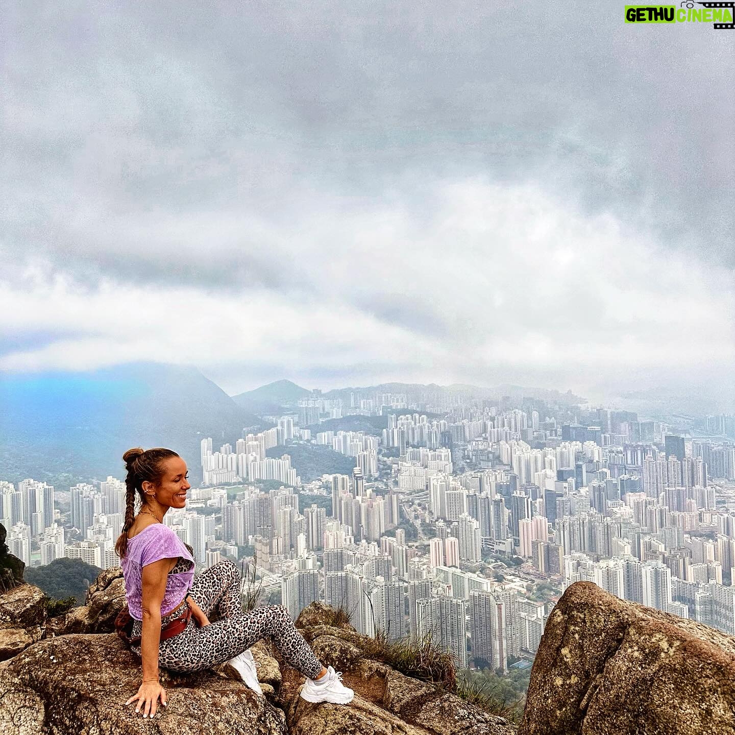 Annemarie Carpendale Instagram - 我愛你, ♥️U, Hong Kong 🫶🏽⚡️❤️🔥 #newadventure #loveinthecity #annieway #anniehow #lionrock #hike #hongkong🇭🇰 #skyisthelimit ☁️