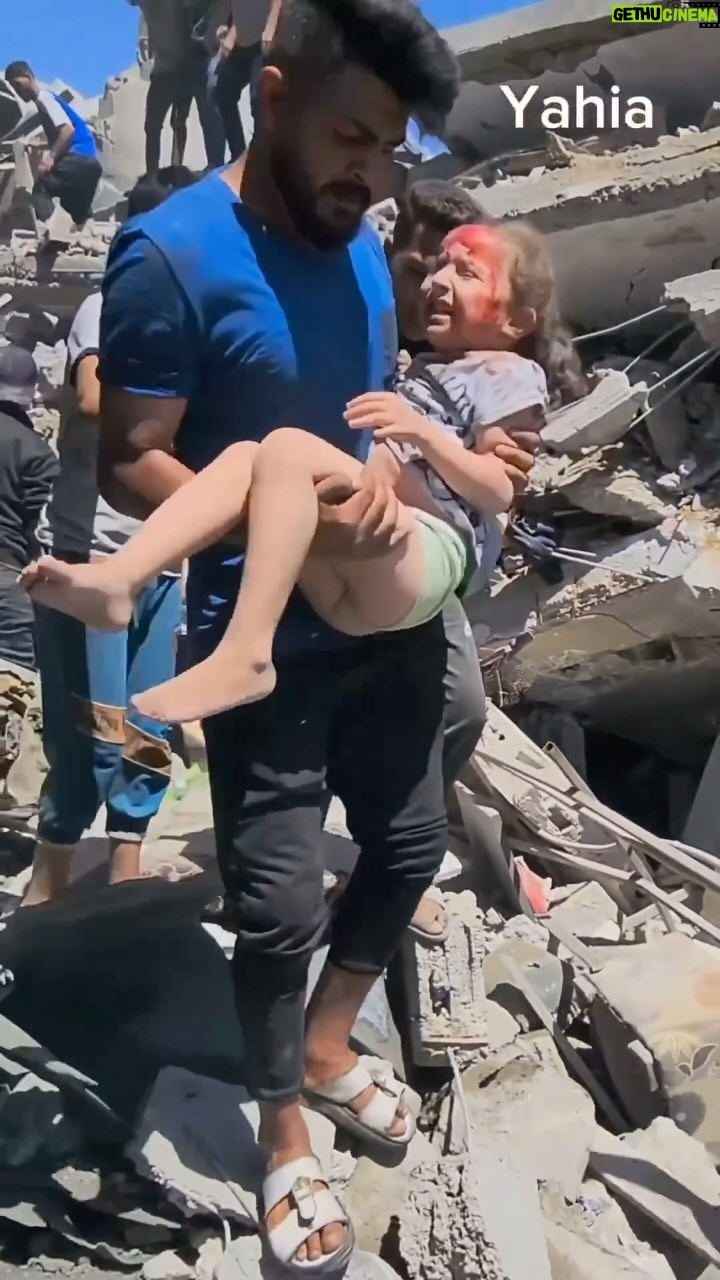 Annie Lennox Instagram - Dear Friends.. This is what we have been witnessing for almost 8 months. The CONSTANT wounding and slaughter of THOUSANDS of little children. Are they Hamas terrorists?? What have they done to deserve this abomination???!!!! I am heartsick of a world that allows and facilitates such barbarism. We MUST keep doing whatever we can to STOP THIS!!! Keep using our voices to call for CEASEFIRE!!!! #ceasefire #stopthegenocide #stopkillingchildren