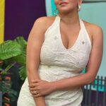 Antara Biswas Instagram – Mona Kitna Sona Hai Na? #reels #bts #shoots #monalisa #mona #love #sona 😀🥰