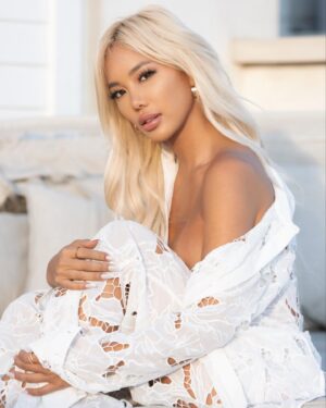Anthia Mo Instagram - 🤍 somewhere only we know @FashionNova
