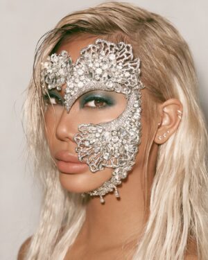 Anthia Mo Instagram - I’m in @glamourmag @glamourbulgaria!! 😍

PR: @la.mediagroup 
Photographer: @noahnash 
Masks: @lorysunartistry 
Makeup: @akiko.artistry 
Hair Stylist: @seanchristopherfears 
Hair Color: @guy_tang