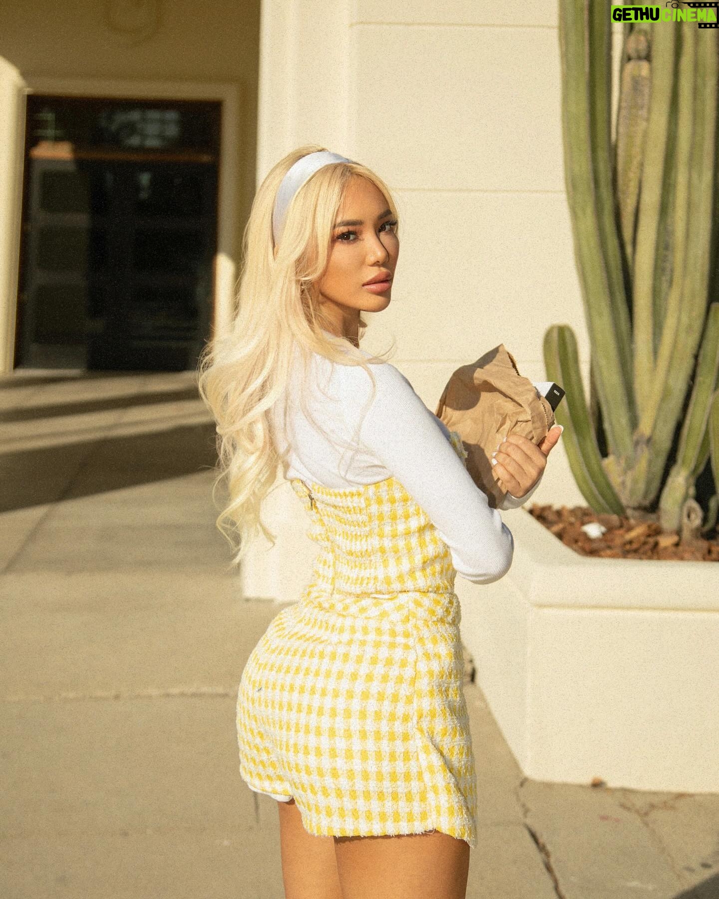 Anthia Mo Instagram - Honor Roll Student 📚📓 @FashionNova @NovaMEN