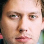Anton Shastun Instagram - Попался! Че зашел сюда? VPN работает хорошо? Или у тебя дел мало? Ладно. Ставь лайк и листай дальше, бездельник!
