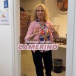 Antonella Clerici Instagram - Benvenuti nel mio camerino, nel mio mondo! 💗✨ #studirai #camerino #backstage #dietrolequinte