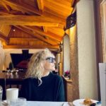 Antonella Clerici Instagram – Ricordi di una bellissima vacanza… Natale 2023 #cervinia  #montagna @vittorio_garrone @rovegnodesign @umbe_bossotto @ste_tambo @cristina_clerici @elio_de_stefano @_maellemartens_ @sainthubertusresort @colmarsport