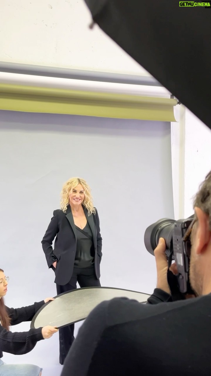 Antonella Clerici Instagram - Ecco cosa succede dietro le quinte di uno shooting! πΈπ #setday #backstage
