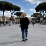 Antonella Clerici Instagram – Sabato& domenica turista a Roma con Maelle❤️ La citta’ della mia vita. Pit stop al mare ad Ansedonia( quanti ricordi🥲) e si torna a casa nel bosco. Domani @sempremezzogiornorai e venerdi #thevoicesenior #Roma #ansedonia #maelle #gita video by @ste_tambo