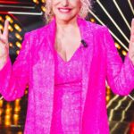 Antonella Clerici Instagram – Giunge a termine anche questa prima edizione di #TheVoiceGenerations!✨Ci tengo a ringraziare i coach, miei compagni di questo bellissimo viaggio che è @thevoice_italy, tutti i concorrenti che hanno partecipato, il team che lavora dietro le quinte e che ci aiuta a rendere questo show unico e soprattutto grazie a voi che ci avete seguito in tutti questi mesi con grande entusiasmo emozionandovi insieme a noi. State tranquilli, torneremo presto ✌🏼❤️🎤 #TheVoiceofItaly #TheVoice @rai1official
