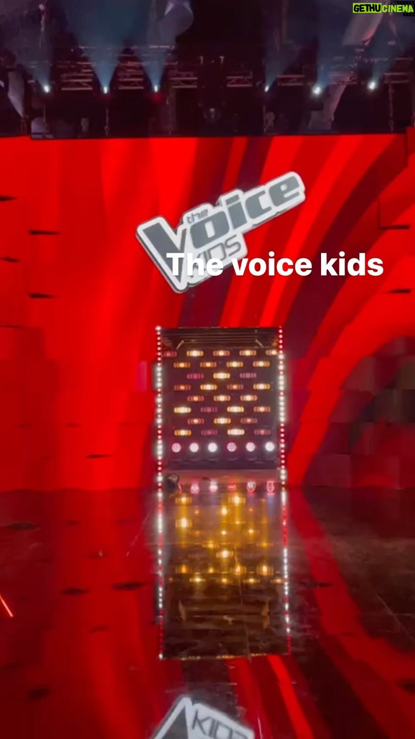 Antonella Clerici Instagram - Stasera vi aspetto alle 21.30 su @rai1official ❤️❤️❤️ #thevoicekidsit @thevoice_italy @fremantleit