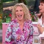 Antonella Clerici Instagram - Il mondo della danza sa! 💃 Antonella Clerici e Andrea Delogu nella performance “T’appartengo” era tutto ciò di cui avevamo bisogno! #ÈSempreMezzogiorno