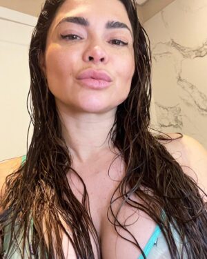Antonella Ríos Instagram - Stanca ma felice 🇮🇹 
come stai tu amore ?