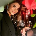 Antonella Ríos Instagram – Disfrutar cada día como si no hubiese un mañana 🌹

Agradezco cada mensaje de cariño que me llegan por de diferentes espacios de comunicación 
Son lo más lindo ♥️

buen finde 
salú 
🍷🍇
#delotrodiaeneldiadelvino