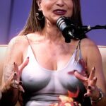 Antonella Ríos Instagram - Síguenos en nuestro cap 1 #miprimeravez a @operamedia Comenta y participa Encuéntranos en spotify y youtube #CONTENIDOEXCLUSIVO con Antonella Ríos 🥵
