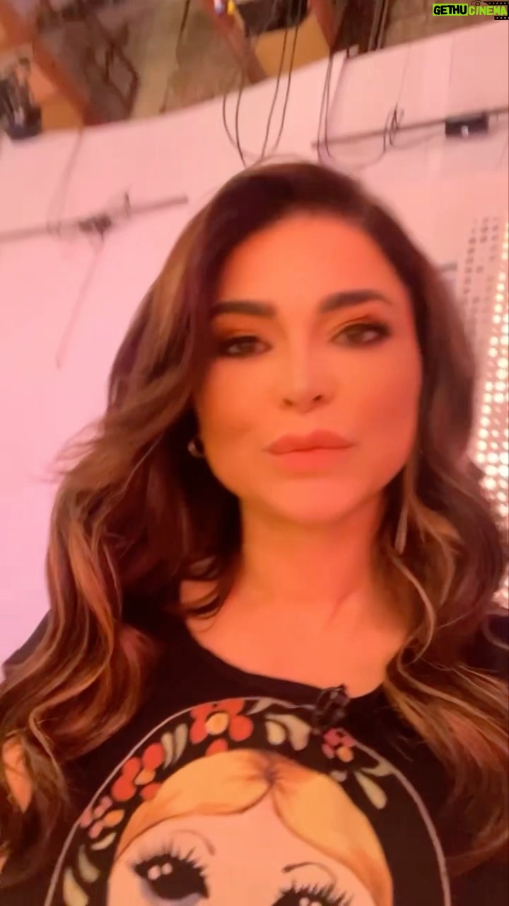Antonella Ríos Instagram - Ayer estuvimos promocionando @cuantosparesontresmoscas en @hoysehablatvn con @elenadressel y @soyladyganga Recuerde suscribirse en spotify y youtube @mariadejesusgr @terereyesactriz @clucluhidalgo