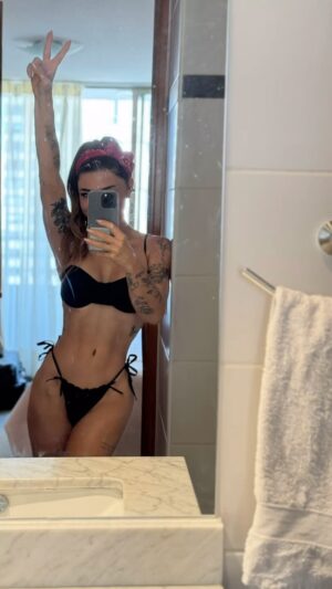 Antonella Ríos Instagram - “Lo cortés no quita valiente “ 
💪
