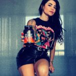 Antonella Ríos Instagram - Si quieres saber porqué se me ocurrió la idea de hacer un suplemento potente energizante y activador del metabolismo que logra apta es de la L-tirosina y cafeína la quema de grasas #termogenensis les explicó a continuación Sentía que mi energía y garra estaban bajando la intensidad para activarme corporalmente y es por eso que busqué a los mejores para crear una fórmula única en el mercado para que en cuerpo y mente Por eso llega START para que logres tus objetivos de bienestar control de peso y energía para movilizarte 🏃‍♀️🏃👊🏻 Este suplente te energiza y logras generar un ritmo de entrenamiento y de vida que te permite hacer una transformación real en tu cuerpo y en tu mente además cada componente aporta y cubre diferentes necesidades para aportar al bienestar vitamina d,e,zinc,magnesio,ext.maqui , vinitrox,insulina ,biotina, ginseng Si quieres la tuya entra a www.bravanutrition.cl @bravanutritionchile te espero 🧠🫀👊🏻