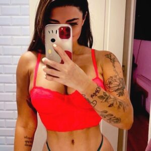 Antonella Ríos Instagram - Dos semanas de cambios 🫶🏻
Amplitud de conciencia 
el click
ejercicio y comer cosas que nutren
dejar todo lo que me alejaba del objetivo 
ahora no solo me siento mejor por fuera , si no que por dentro 💪
Conciencia 
honor 
sabiduría 
poder 
amor 
coherencia 
libertad

gracias a mi entrenadora 
@andreamfitness
