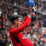 Antony Instagram - Amor pela minha família, pelo United e pelo futebol! ❤️❤️ @manchesterunited