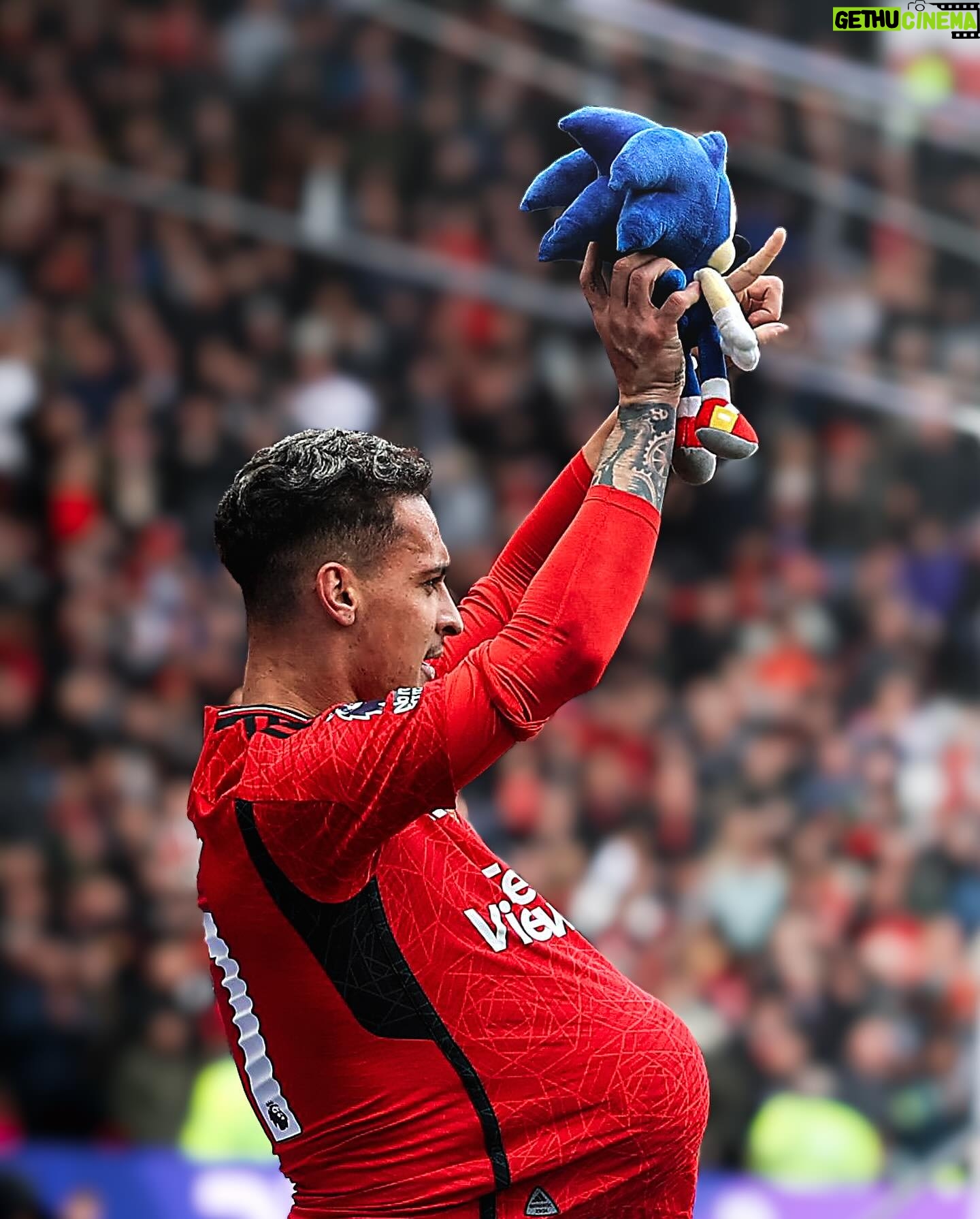 Antony Instagram - Amor pela minha família, pelo United e pelo futebol! ❤️❤️ @manchesterunited