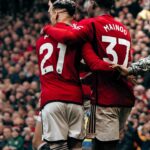 Antony Instagram - Always together, doing our best for United!! 🏴󠁧󠁢󠁥󠁮󠁧󠁿👊🏼 @manchesterunited @premierleague . 📷 @cleyton.ssiilva