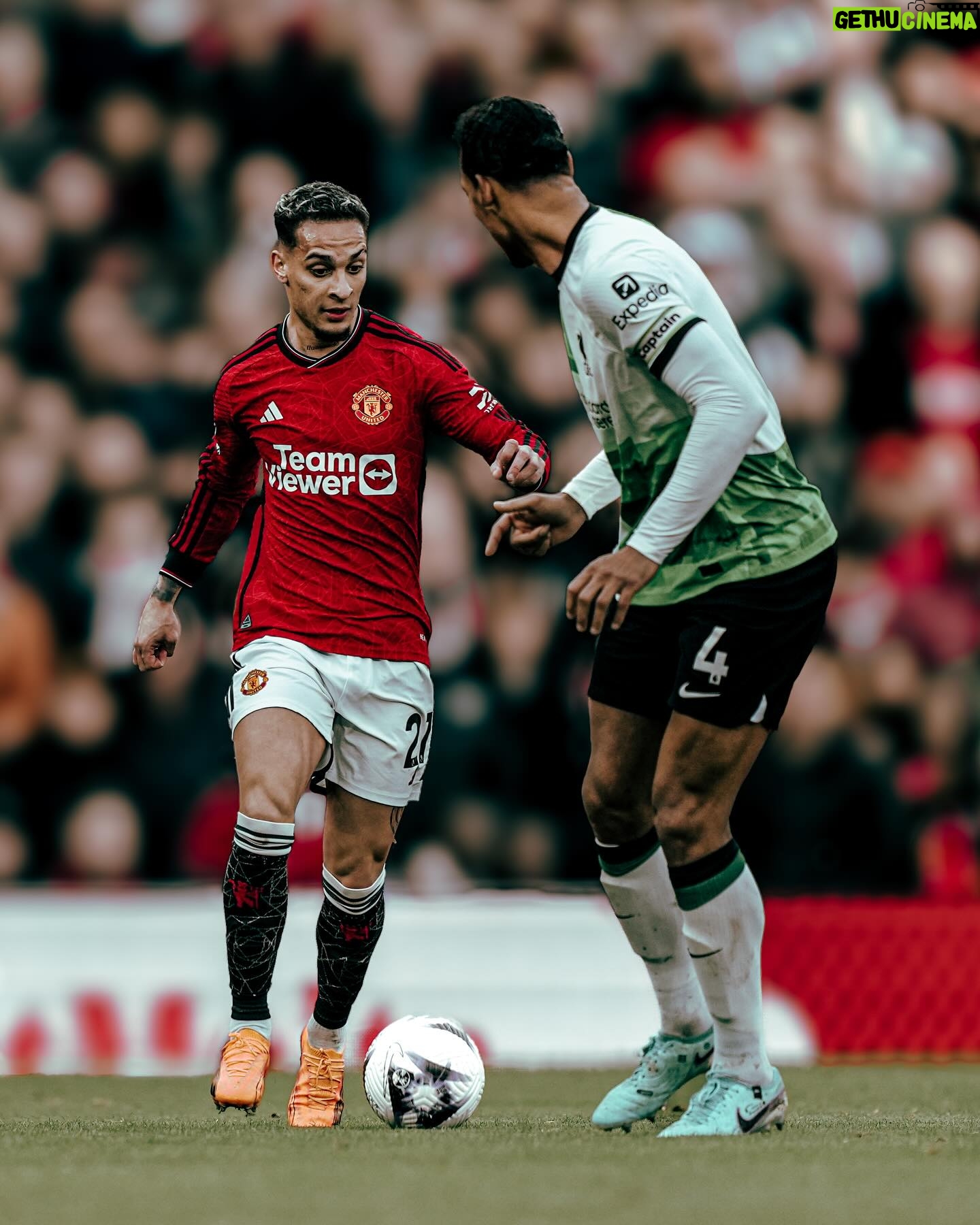 Antony Instagram - Always together, doing our best for United!! 🏴👊🏼 @manchesterunited @premierleague . 📷 @cleyton.ssiilva