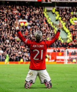 Antony Instagram - What an unforgettable day! Until the last minute... That’s what it means to be a United!! Proud to help and I will never stop fighting and working hard! Let’s go, family! 🏴󠁧󠁢󠁥󠁮󠁧󠁿🔥⚽️ @manchesterunited