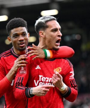 Antony Instagram - What an unforgettable day! Until the last minute... That’s what it means to be a United!! Proud to help and I will never stop fighting and working hard! Let’s go, family! 🏴󠁧󠁢󠁥󠁮󠁧󠁿🔥⚽️ @manchesterunited