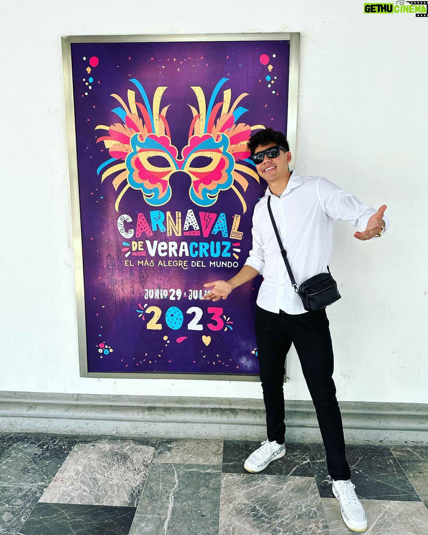 Antrax - 74K Likes - ¡Es OFICIAL! 😎💚 Me acabo de inscribir para ser Rey del Carnaval de Veracruz en la edición 2023
Me emociona mucho tener la oportunidad de representar al estado donde nací 🥹 y más en una de las celebraciones más grandes a nivel Nacional.
Gracias por el apoyo a mi gente 💚🤩 Vamos por esa corona 👑😌…
Me preguntaron que color quería para representar y obviooo escogí el Verde 😎💚💚💚
Más fuertes que nunca, que este 2023 es nuestro 🤩😎🤴🏻
