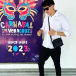 Antrax Instagram – ¡Es OFICIAL! 😎💚 Me acabo de inscribir para ser Rey del Carnaval de Veracruz en la edición 2023
Me emociona mucho tener la oportunidad de representar al estado donde nací 🥹 y más en una de las celebraciones más grandes a nivel Nacional.
Gracias por el apoyo a mi gente 💚🤩 Vamos por esa corona 👑😌…
Me preguntaron que color quería para representar y obviooo escogí el Verde 😎💚💚💚
Más fuertes que nunca, que este 2023 es nuestro 🤩😎🤴🏻