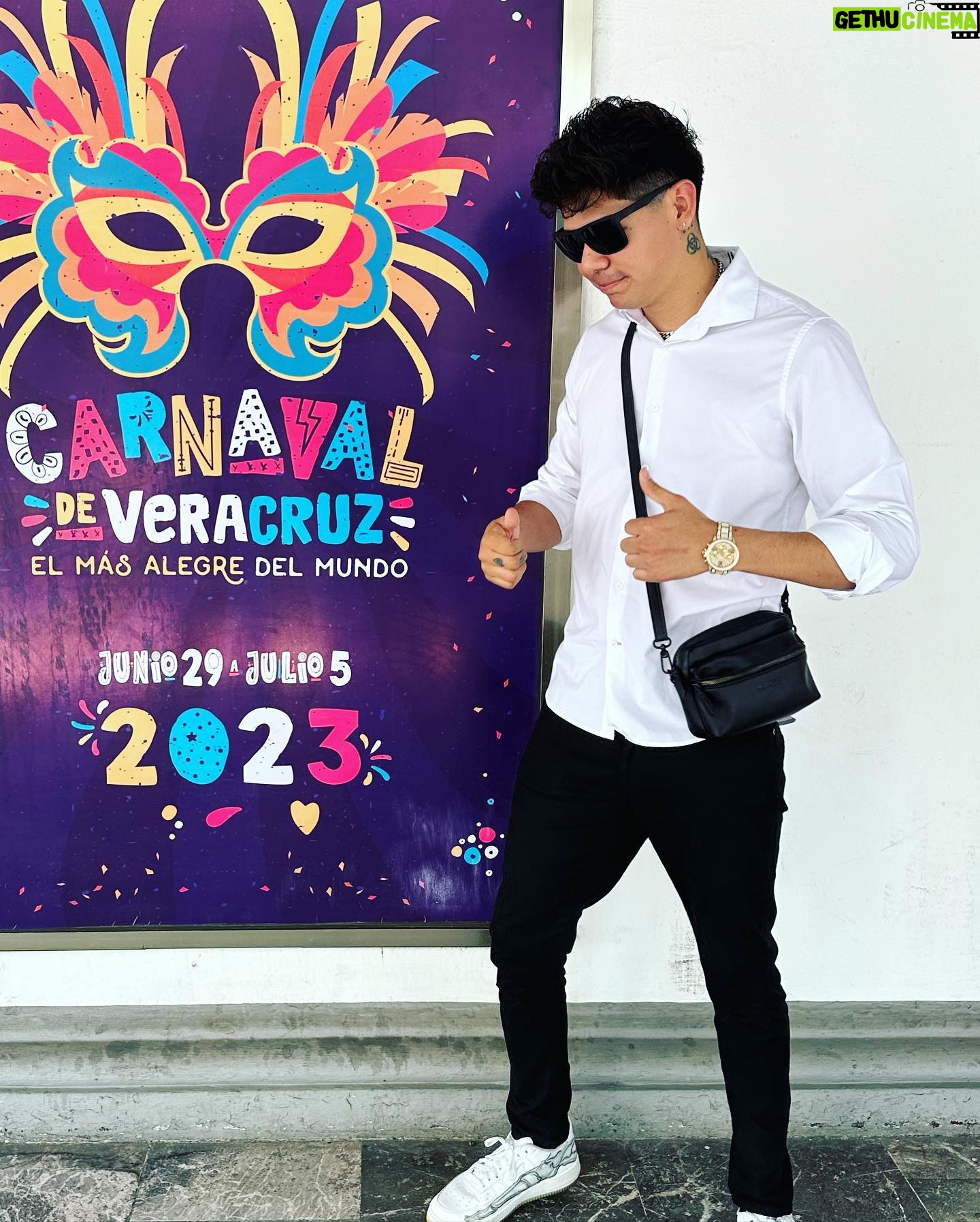 Antrax - 74K Likes - ¡Es OFICIAL! 😎💚 Me acabo de inscribir para ser Rey del Carnaval de Veracruz en la edición 2023
Me emociona mucho tener la oportunidad de representar al estado donde nací 🥹 y más en una de las celebraciones más grandes a nivel Nacional.
Gracias por el apoyo a mi gente 💚🤩 Vamos por esa corona 👑😌…
Me preguntaron que color quería para representar y obviooo escogí el Verde 😎💚💚💚
Más fuertes que nunca, que este 2023 es nuestro 🤩😎🤴🏻