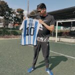 Antrax Instagram - ¡TENGO UNA PLAYERA AUTOGRAFIADA POR MESSI! 😭😍 Gracias @pubgmobile.latam Por cumplirme este sueño 😭🫶🏻 voy a enmarcarla 🤩 #PUBGMxMESSI #PUBGM Recuerden que hay una colaboración épica en el juego!! 🔟