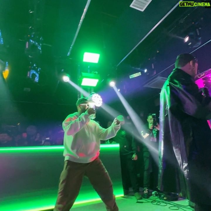 Antrax - 138.1K Likes - Les deseo a todos ustedes que cumplan sus sueños❤️ yo ayer cumplí uno, soy fan de Benito desde hace más de 5 años y sentí muy lindo poder convivir tan chingón y tan cerca con alguien que su música me ha dado fuerza en momentos difíciles ❤️ ayer fue tú último concierto en un tiempo pero ya me urge verte en la tarima de nuevo @badbunnypr 🫶🏻👁️
Gracias @spotifymexico @gazer73