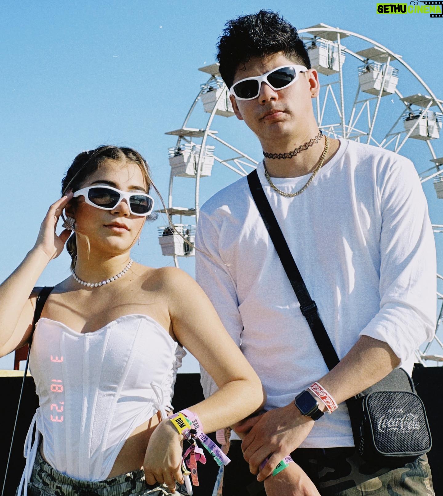 Antrax Instagram - Lindos momentos en el lollapalooza con la mejor compañia ♥️♥️♥️ Siempre agradecido @cocacolamx #SubeElVolumen